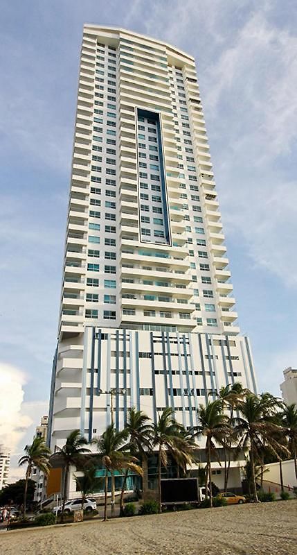 En Edificio Palmetto Frente A La Playa * Cartagena