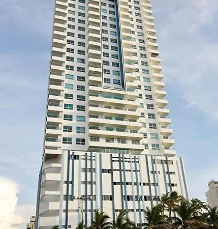En Edificio Palmetto Frente A La Playa * Cartagena