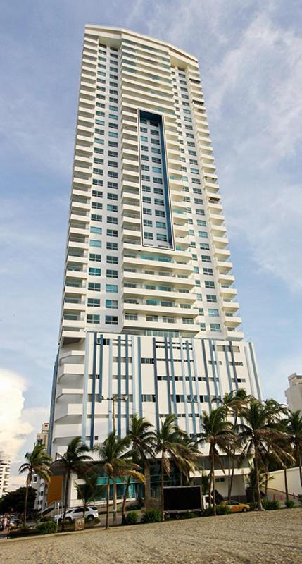 En Edificio Palmetto Frente A La Playa * Cartagena